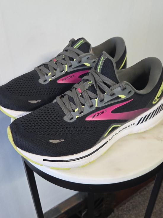 Brooks Shoes - Brooks Women’s Black, Gray & Pink Running Shoes Size 8.5